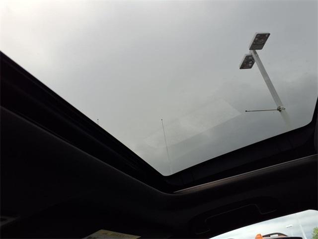 Vehicle image 19 of 20