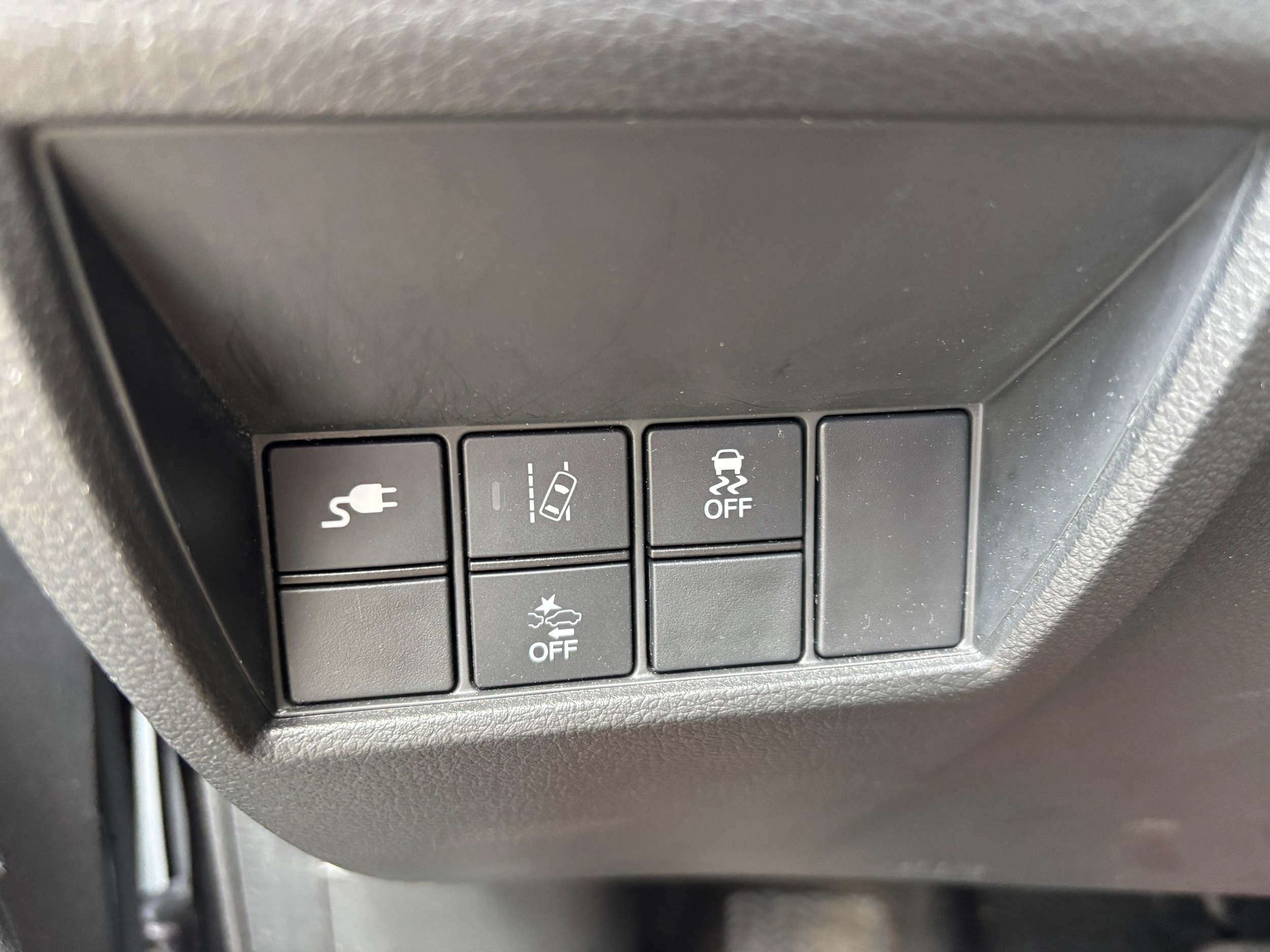Vehicle image 17 of 23