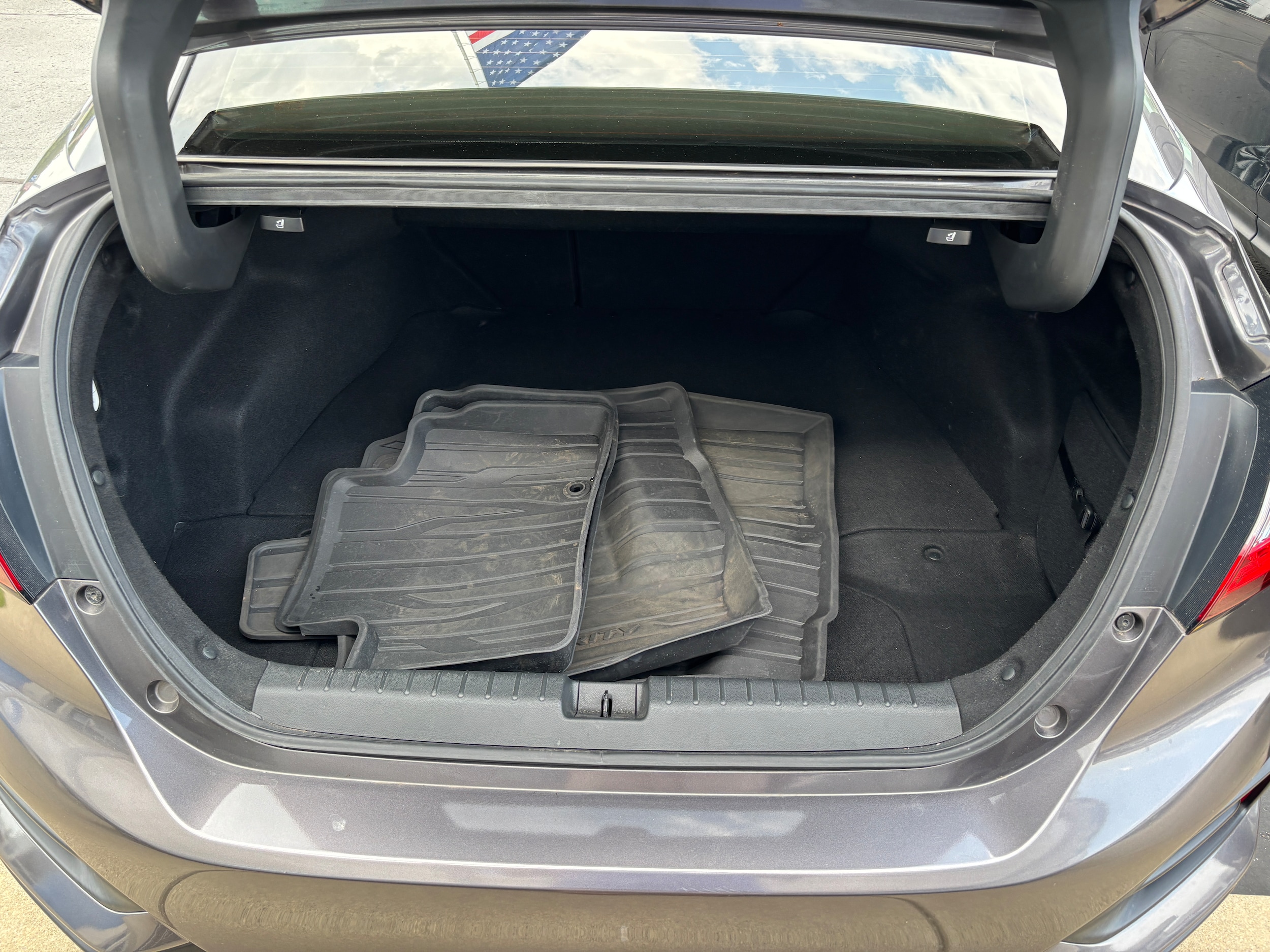 Vehicle image 13 of 23