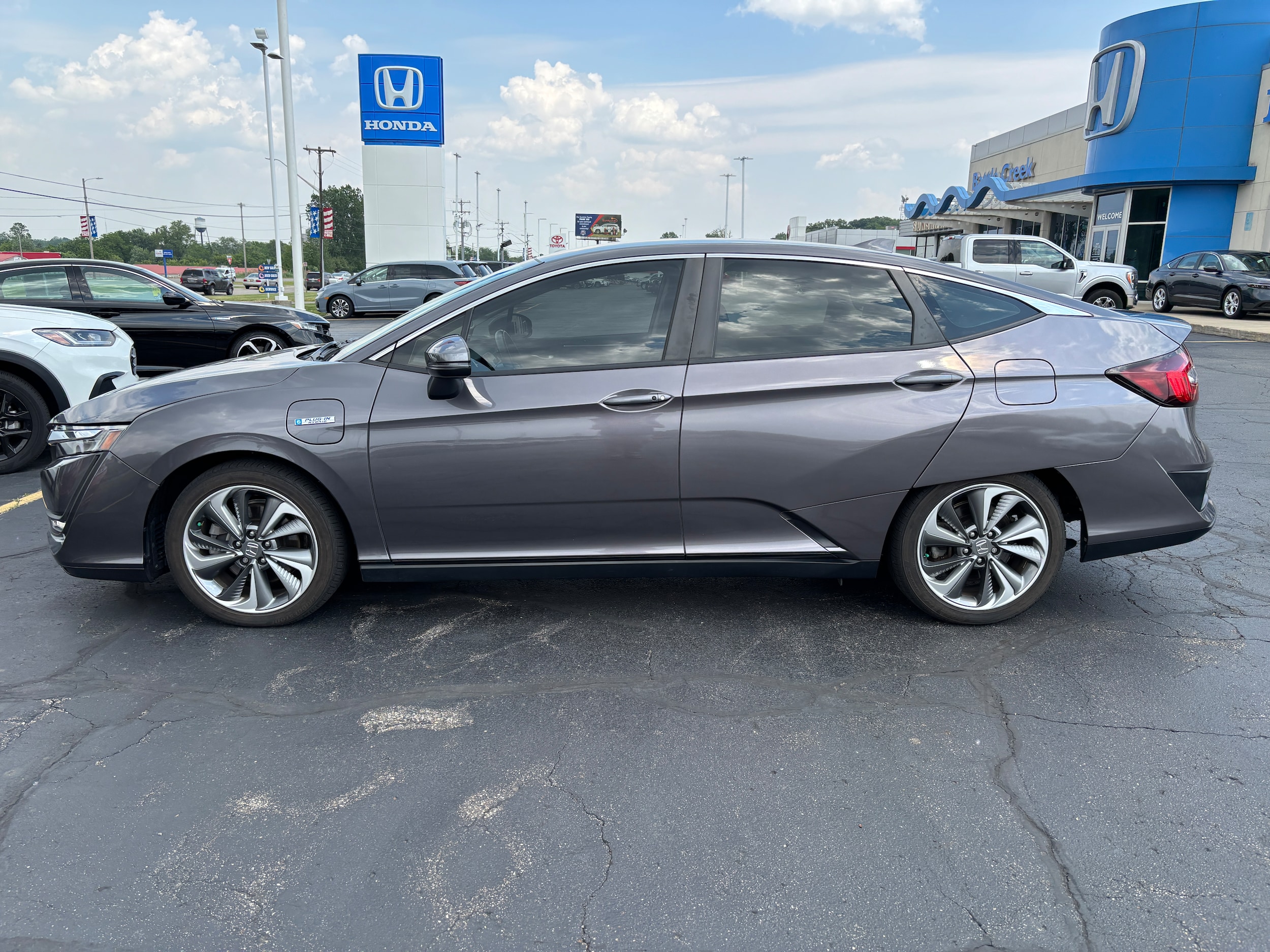 Vehicle image 8 of 23