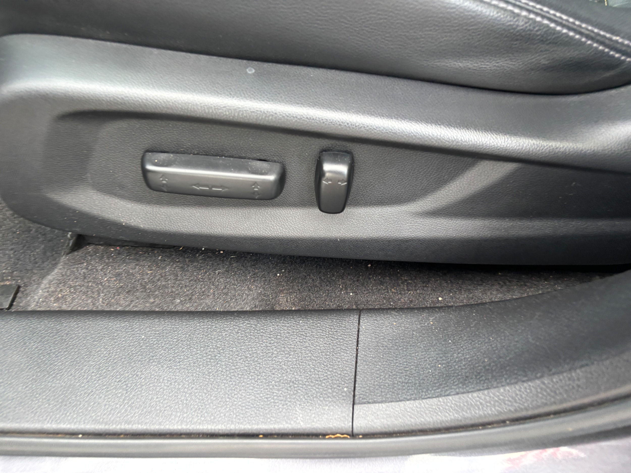Vehicle image 11 of 23