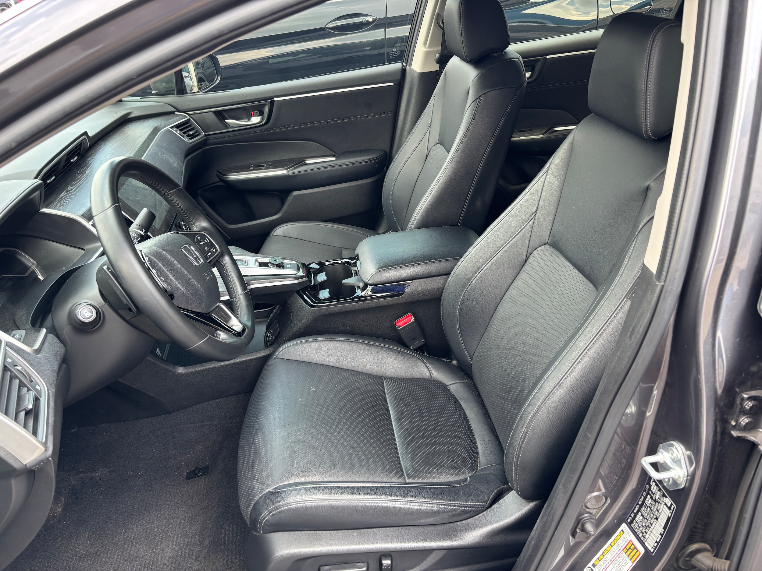 Vehicle image 10 of 23