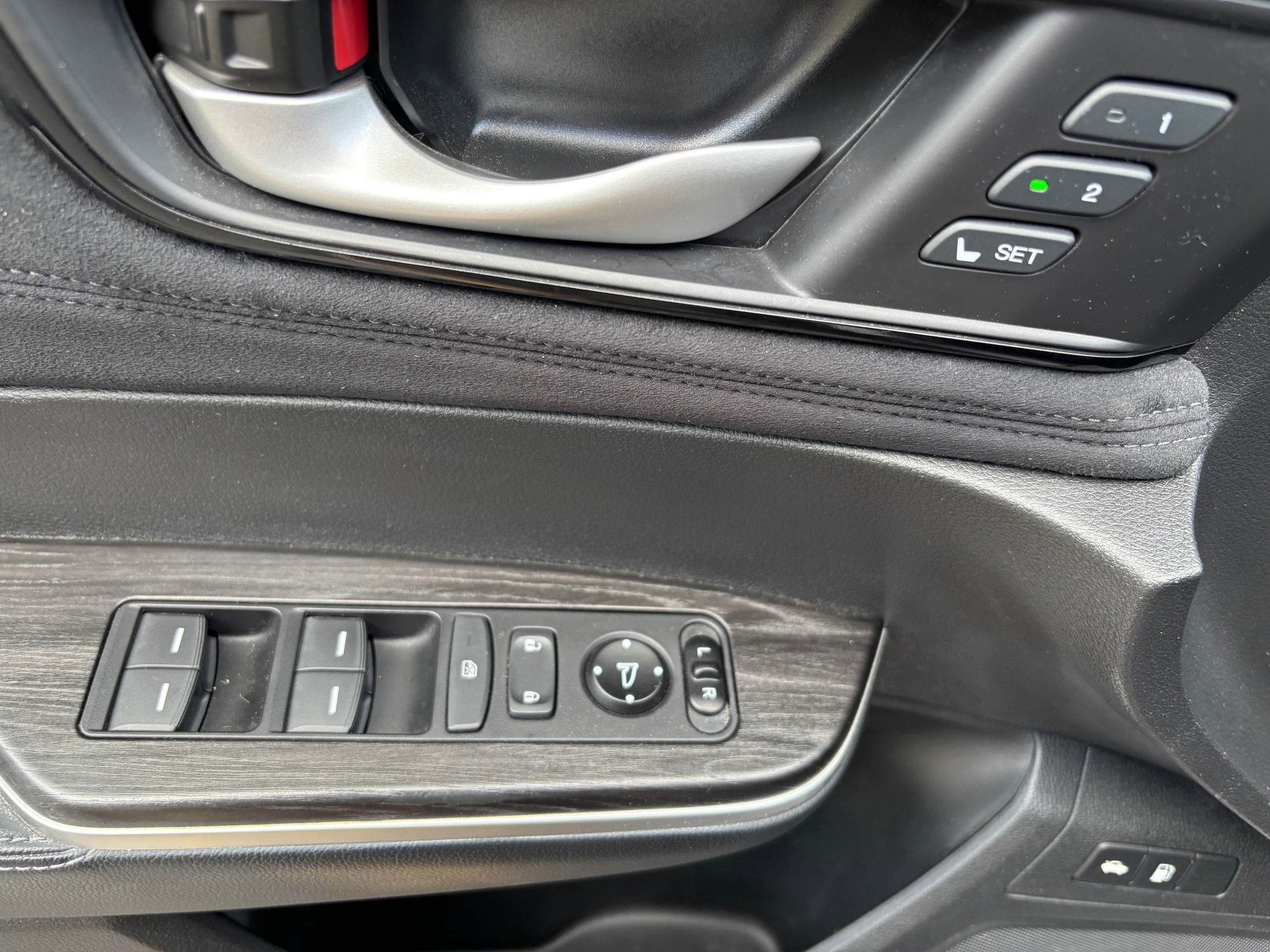 Vehicle image 16 of 23