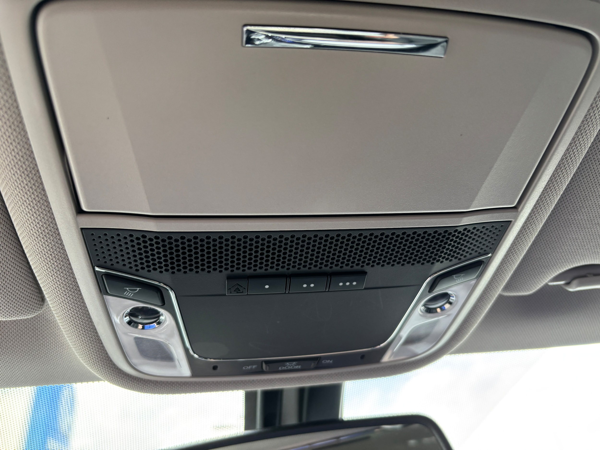Vehicle image 18 of 23