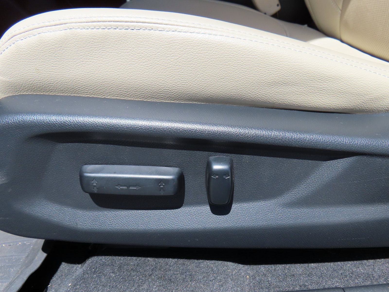 Vehicle image 32 of 41