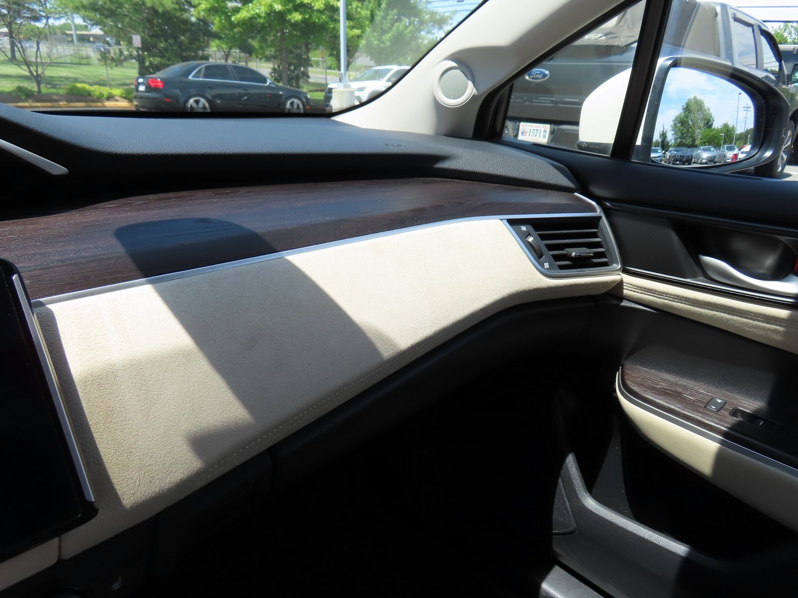Vehicle image 23 of 41