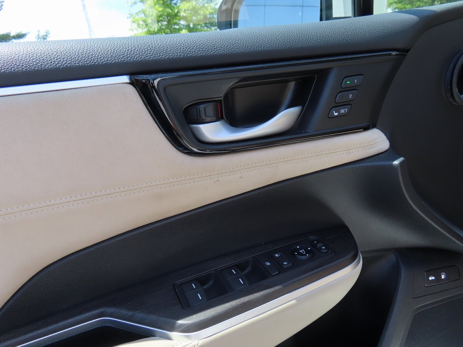 Vehicle image 11 of 41