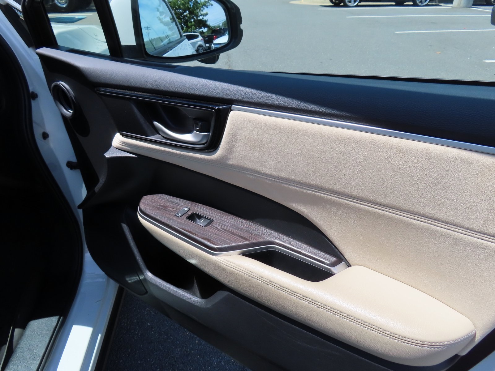 Vehicle image 35 of 41