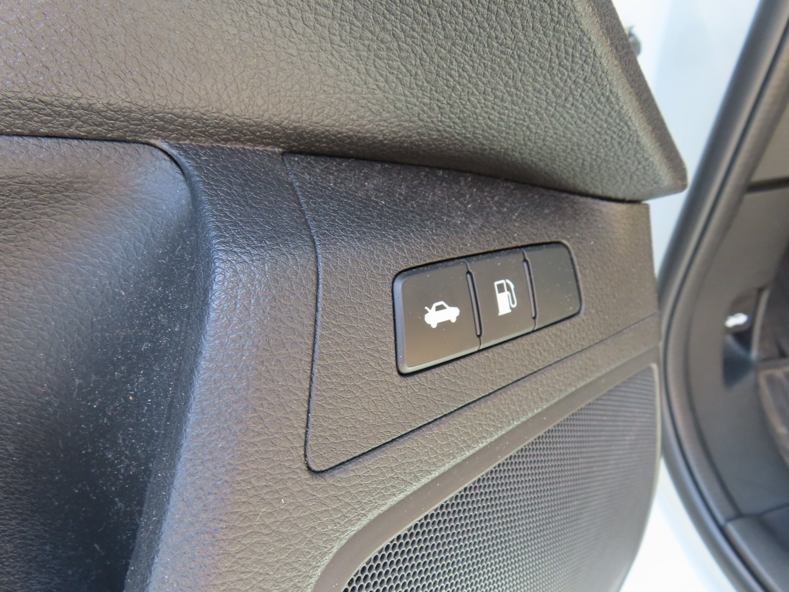Vehicle image 13 of 41