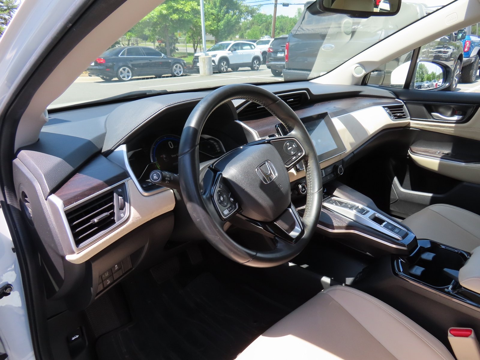 Vehicle image 15 of 41