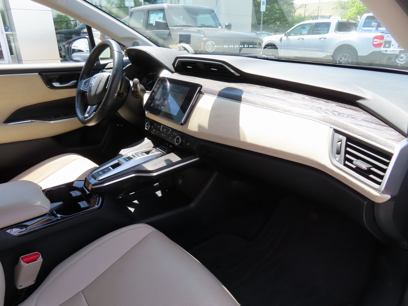 Vehicle image 17 of 41