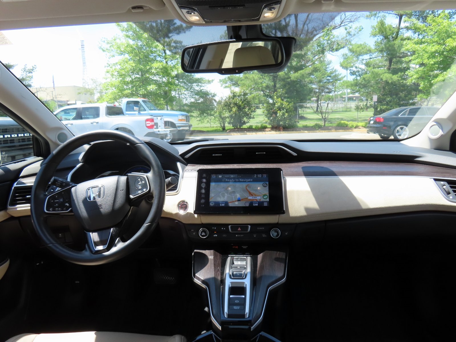 Vehicle image 16 of 41