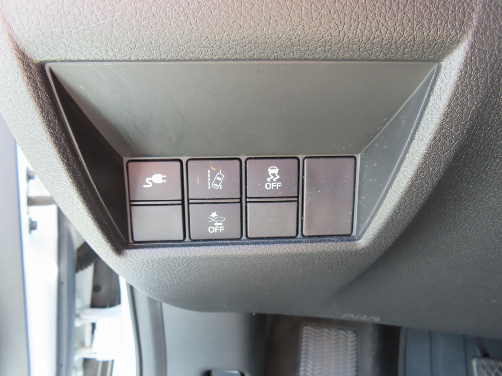 Vehicle image 14 of 41