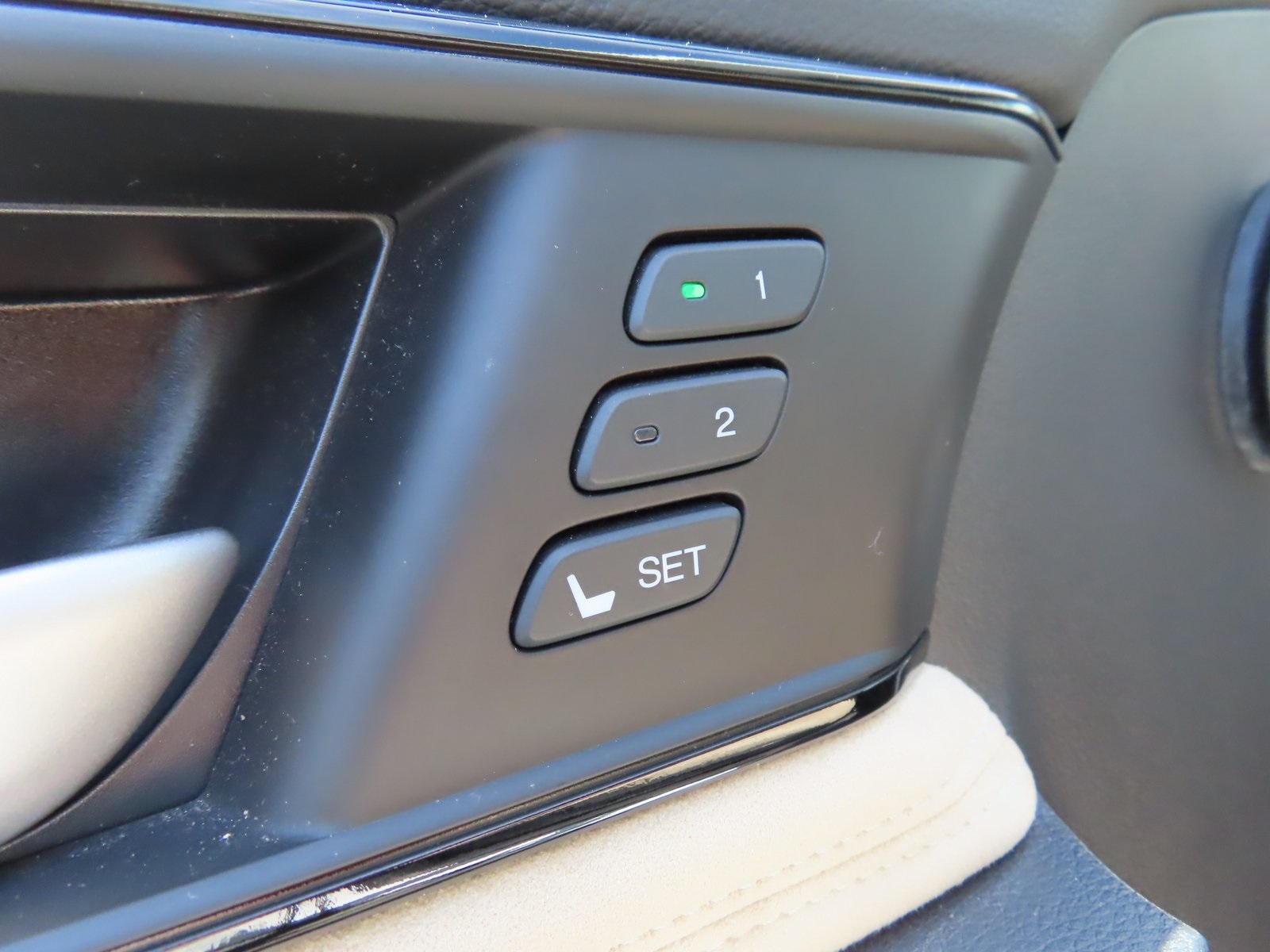 Vehicle image 12 of 41