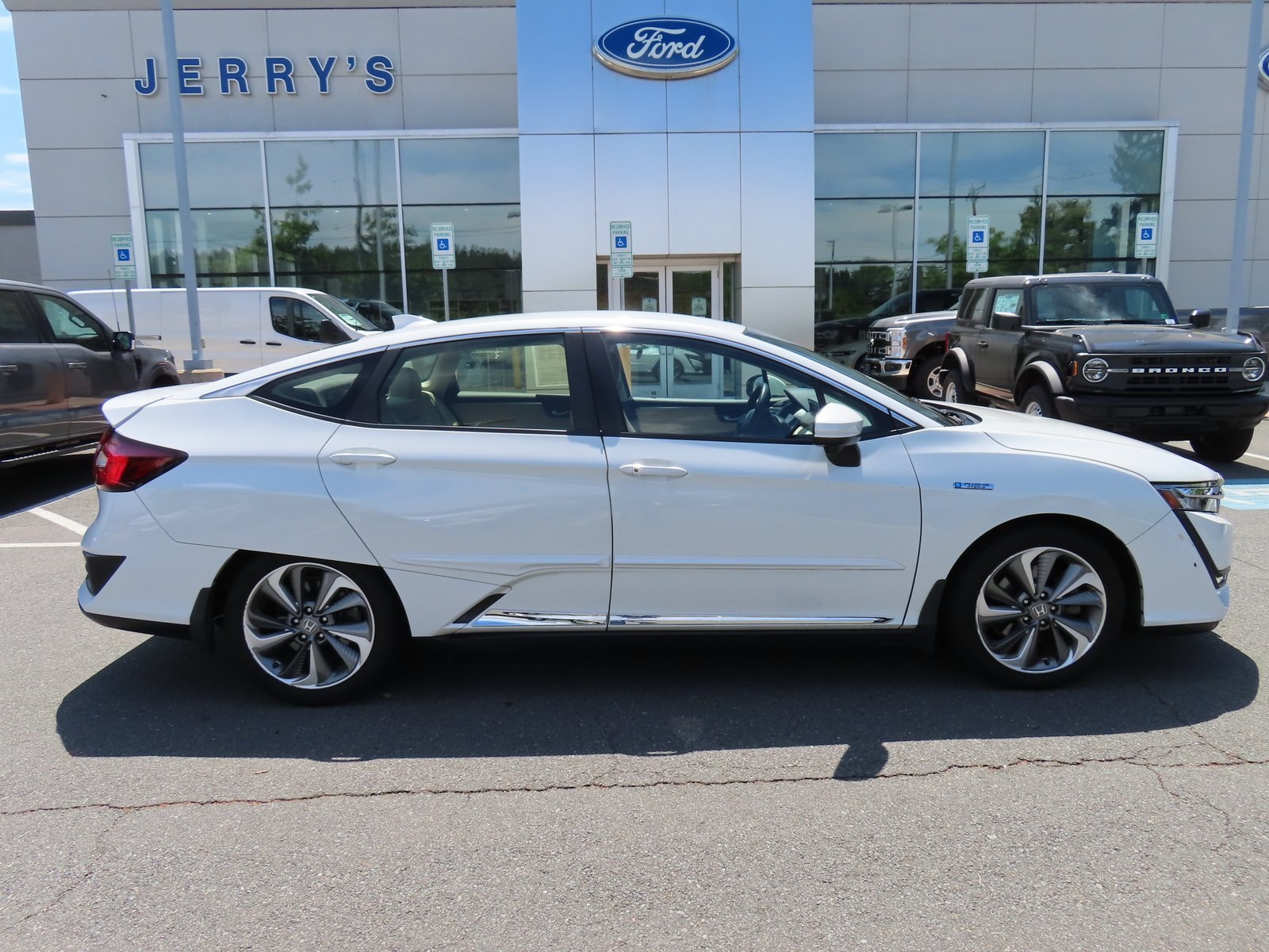 Vehicle image 5 of 41