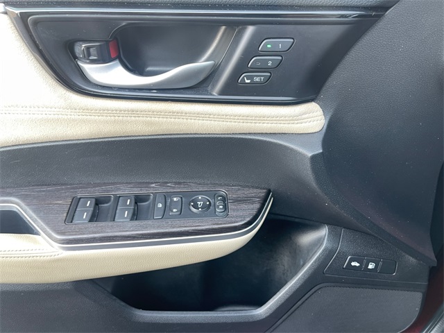 Vehicle image 34 of 36