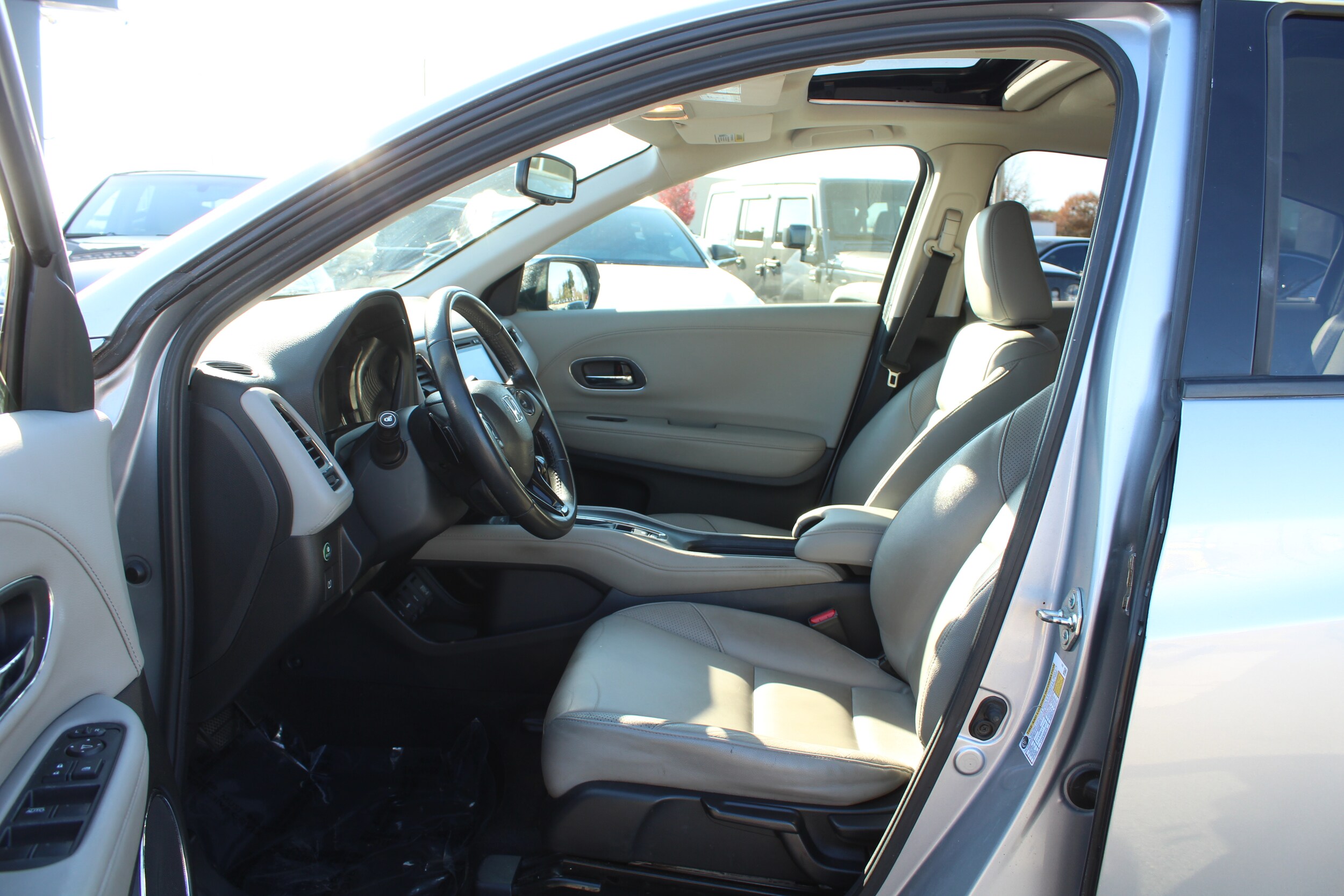 2018 Honda HR-V EX-L Navigation Image 7 of 18