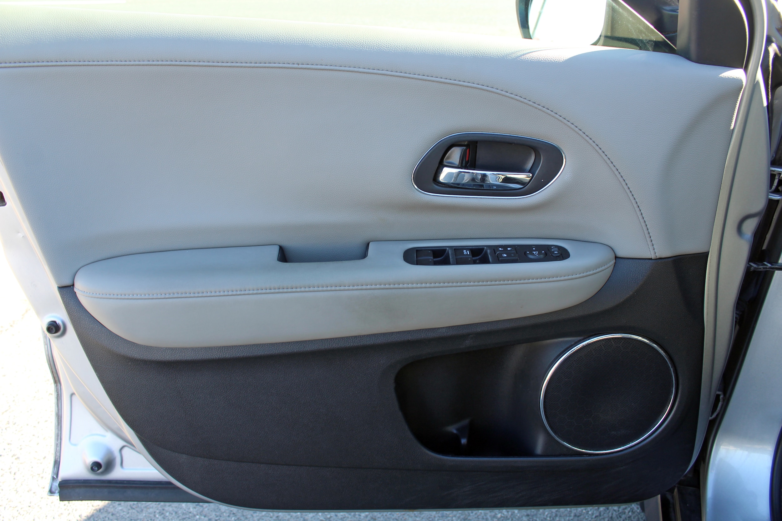 2018 Honda HR-V EX-L Navigation Image 14 of 18