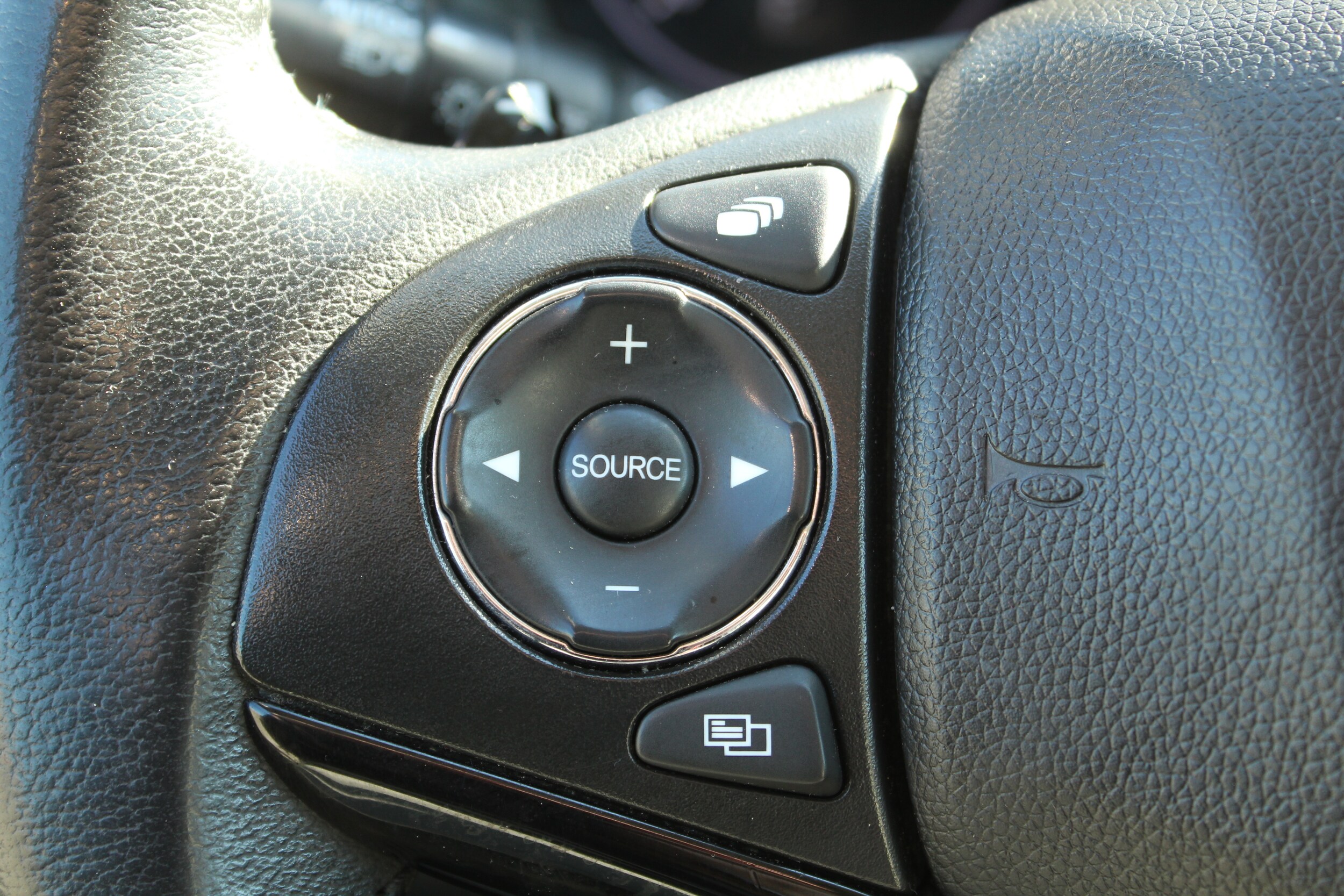 2018 Honda HR-V EX-L Navigation Image 16 of 18