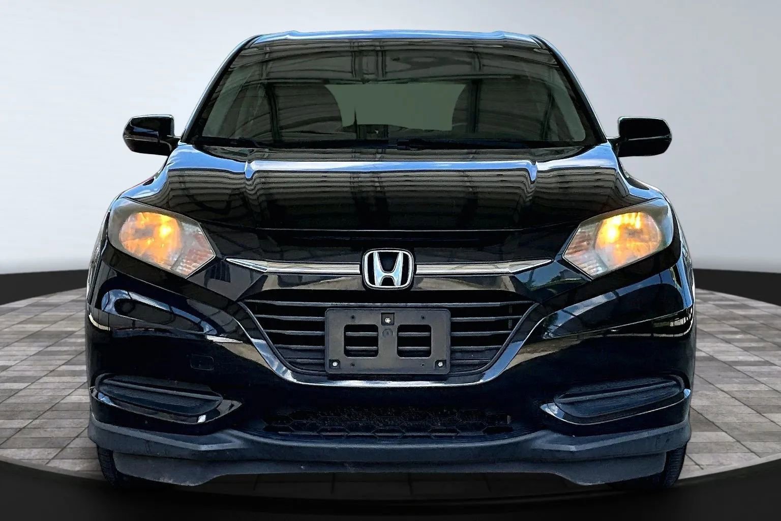 2018 Honda HR-V LX Image 2 of 31