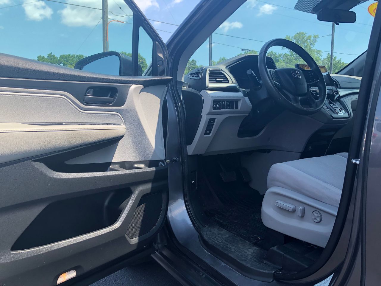 Vehicle image 21 of 36