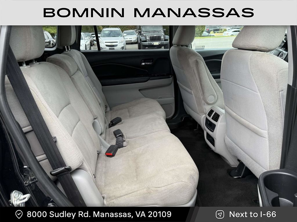 2018 Honda Pilot EX Image 8 of 31