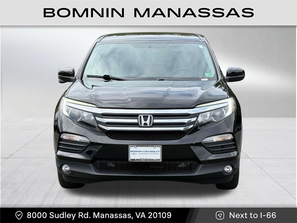 2018 Honda Pilot EX Image 2 of 31