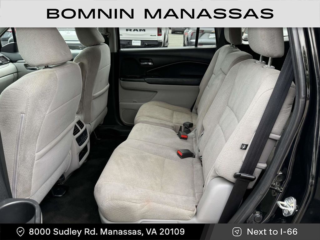 2018 Honda Pilot EX Image 9 of 31