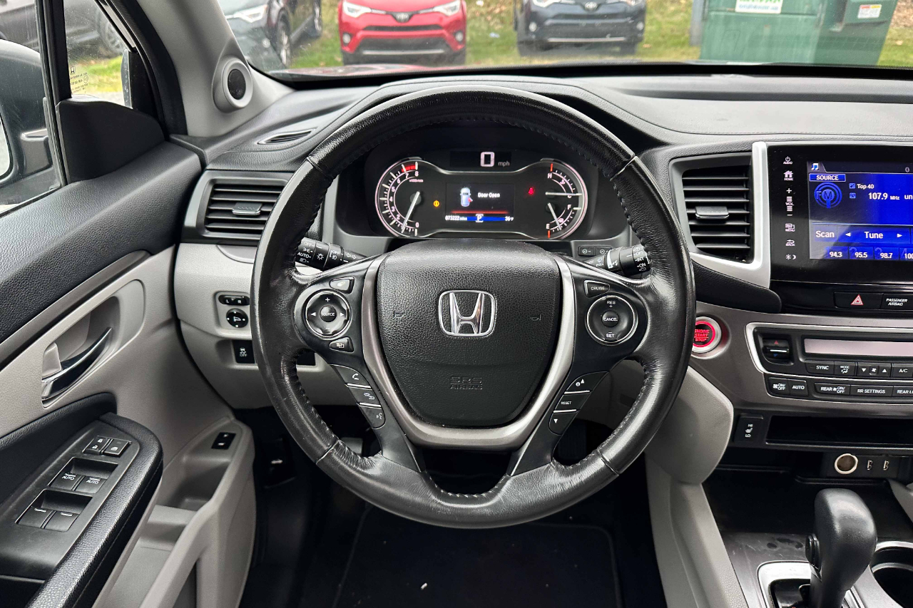 Vehicle image 13 of 26