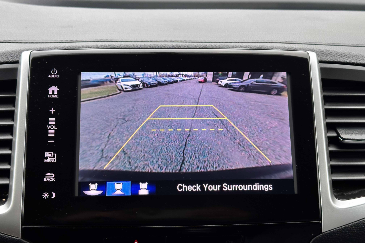 Vehicle image 18 of 26