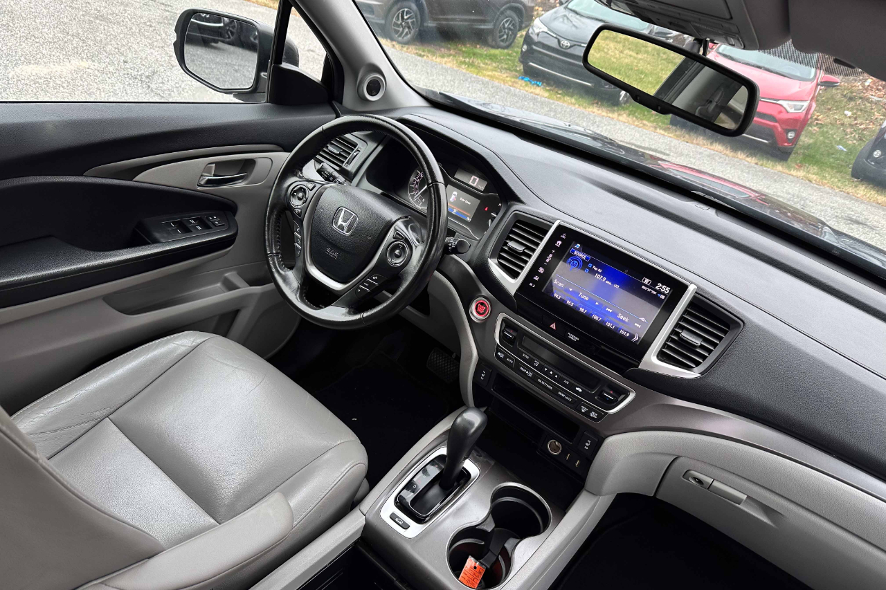 Vehicle image 14 of 26