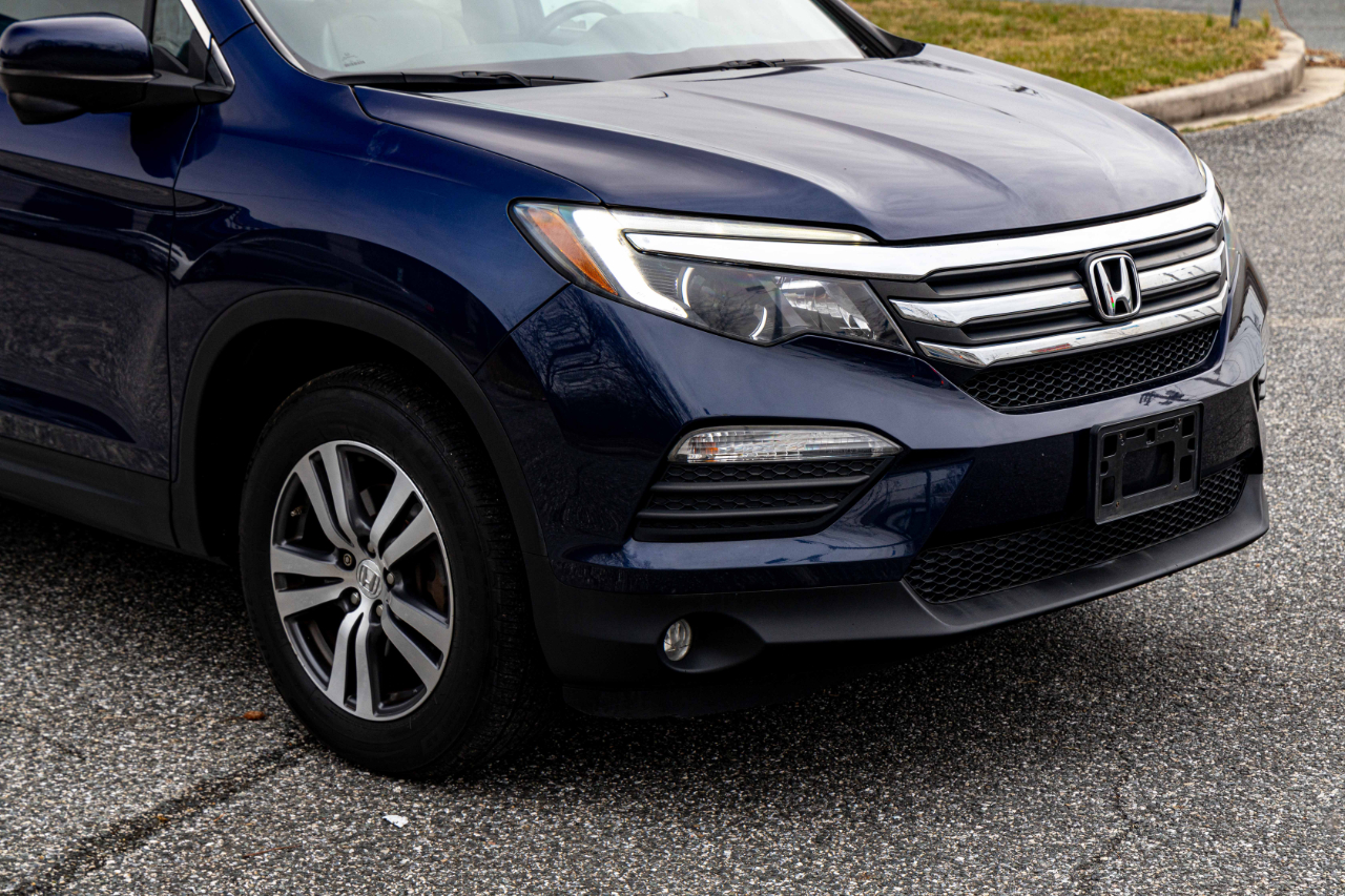 Vehicle image 4 of 26