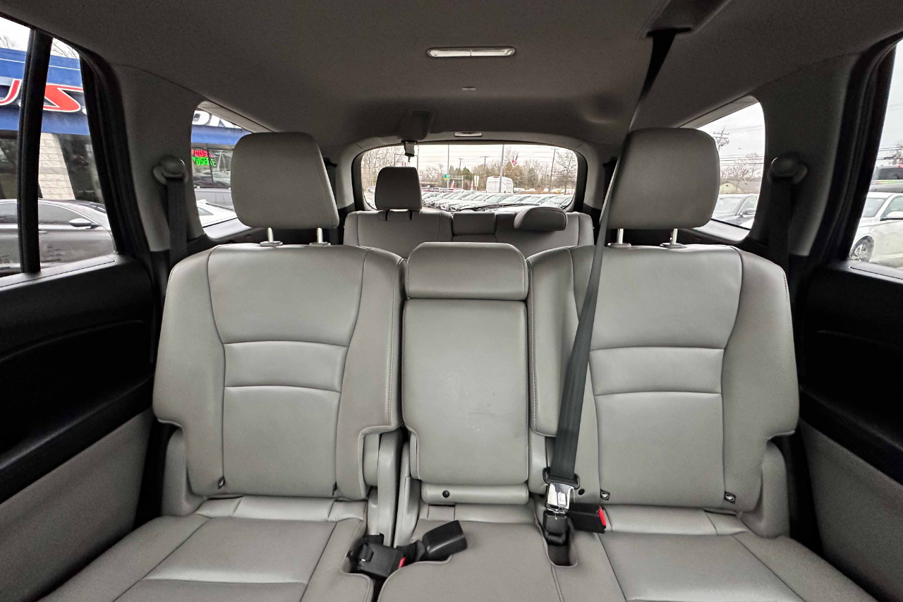 Vehicle image 22 of 26