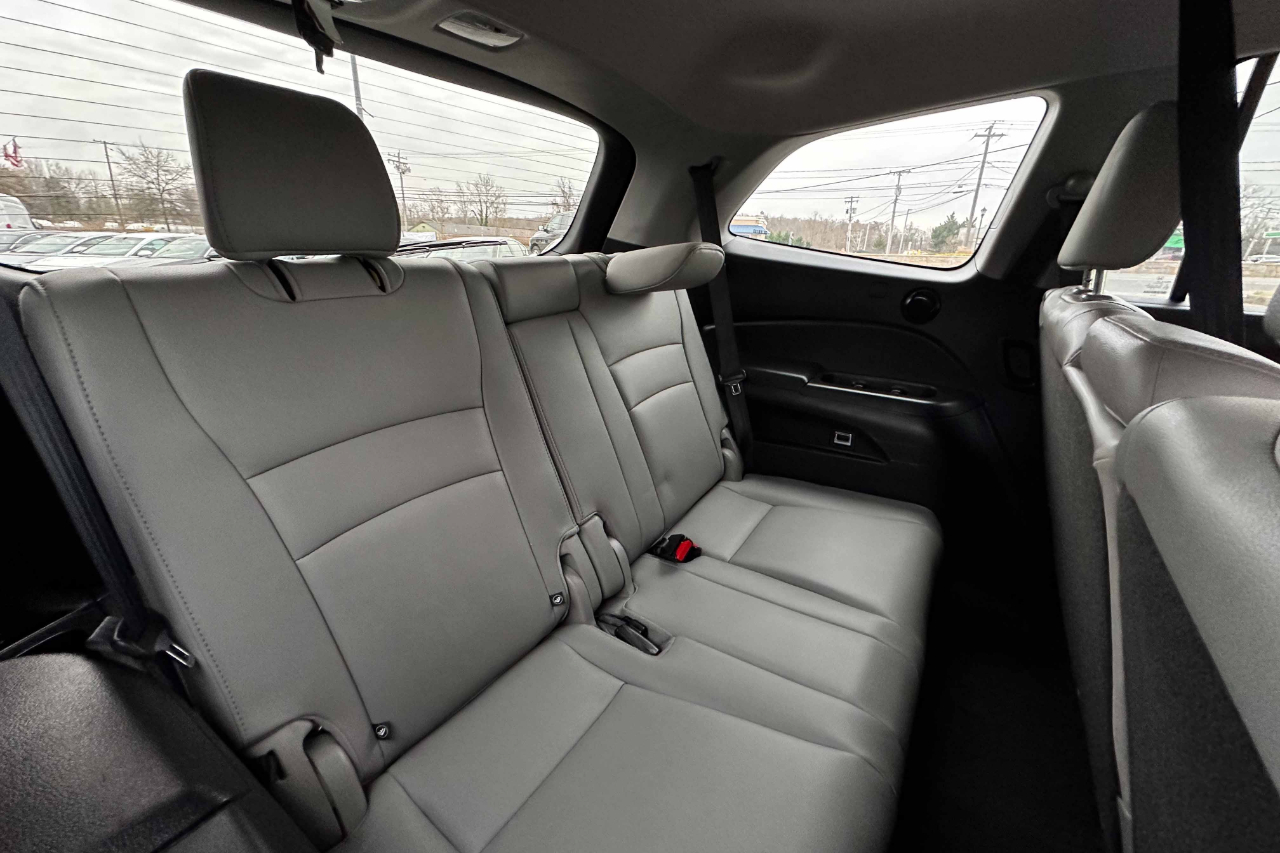 Vehicle image 24 of 26