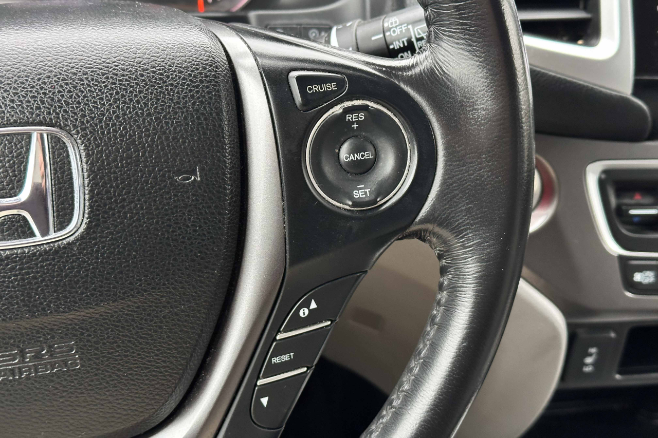 Vehicle image 21 of 26