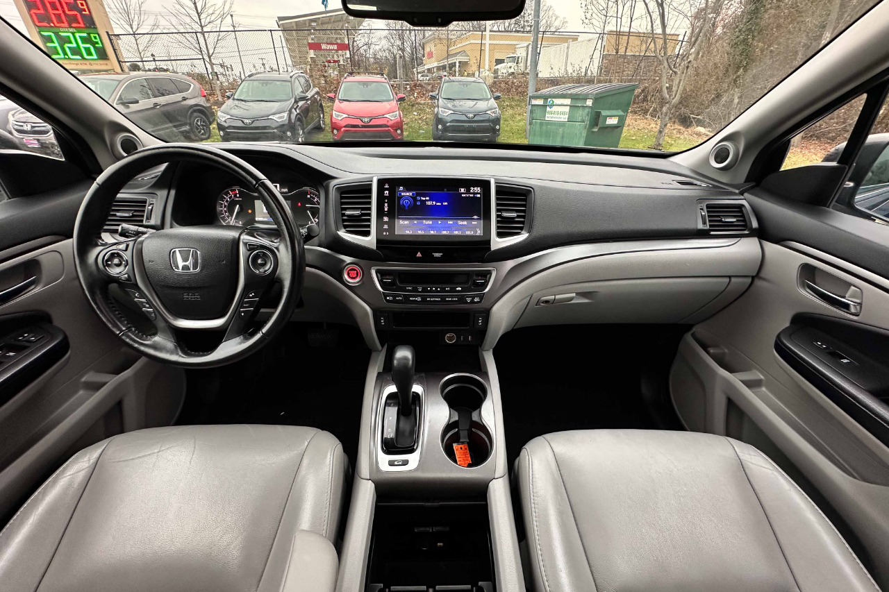 Vehicle image 11 of 26