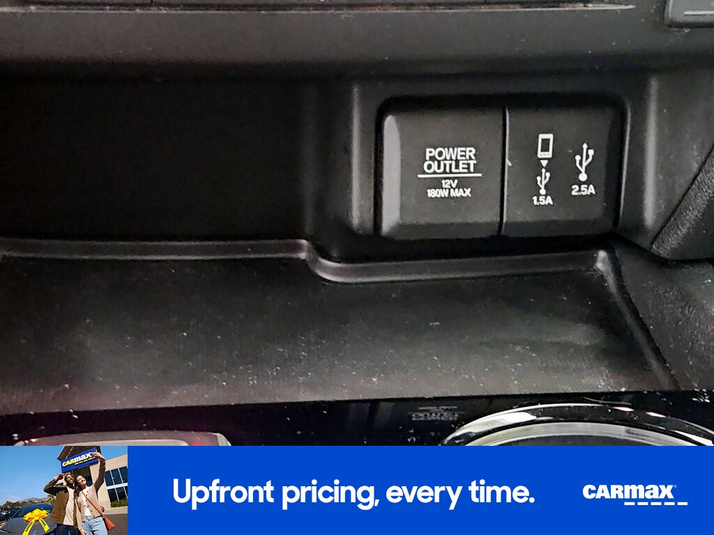 2018 Honda Pilot Touring Image 21 of 24