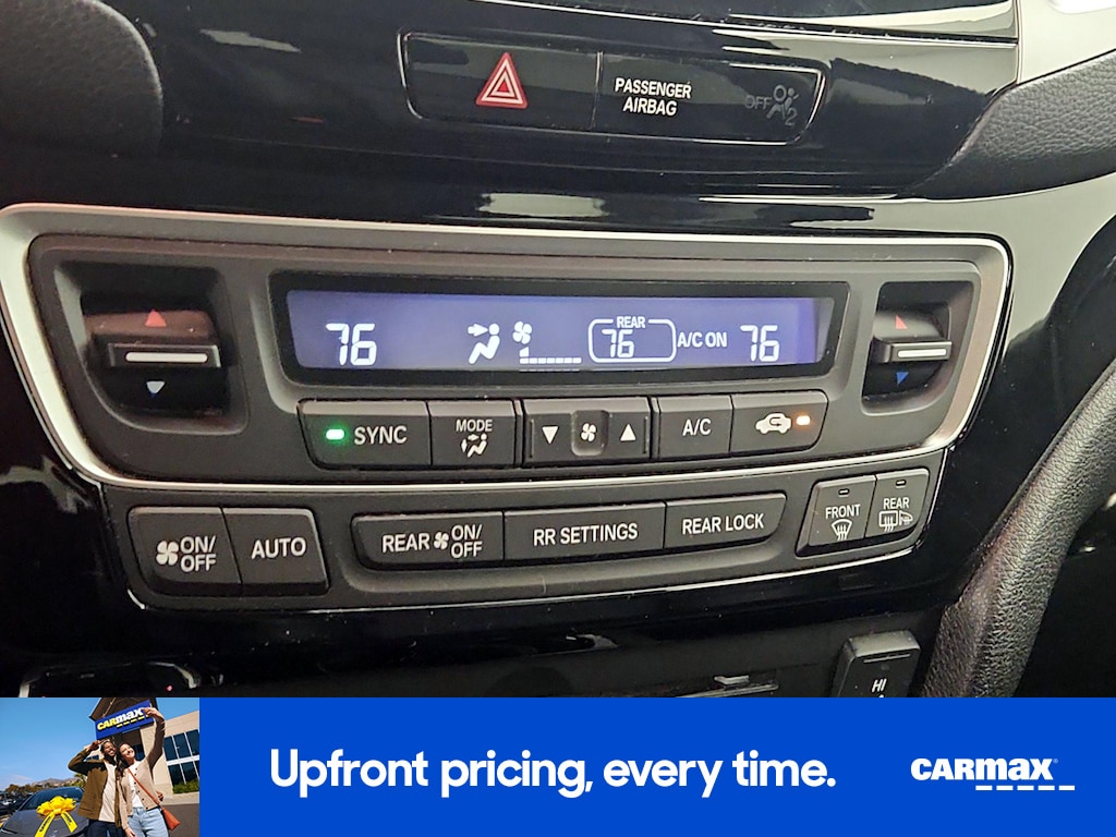 2018 Honda Pilot Touring Image 17 of 24