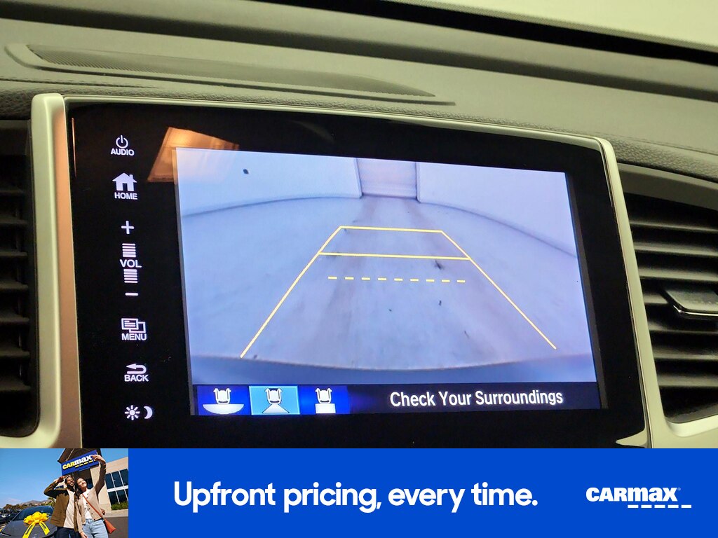 2018 Honda Pilot Touring Image 16 of 24