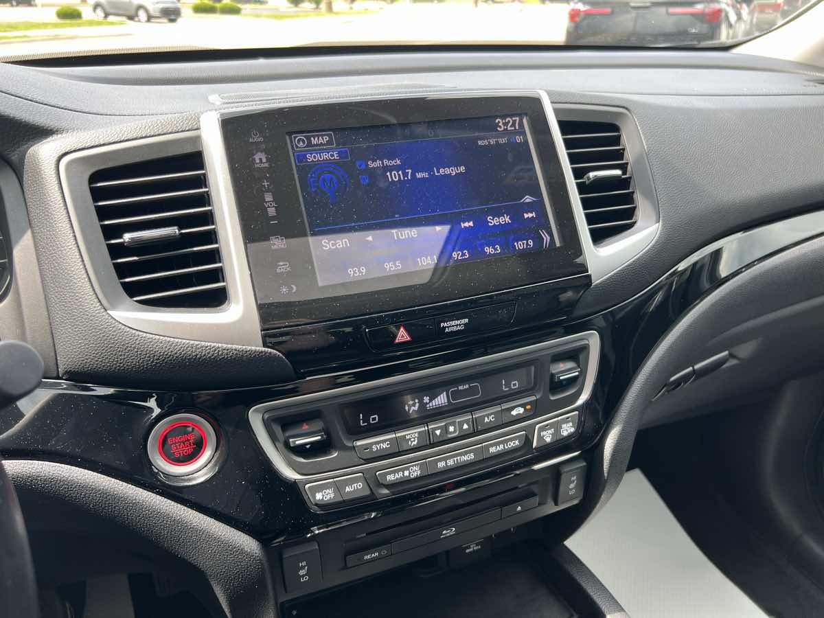 Vehicle image 26 of 30
