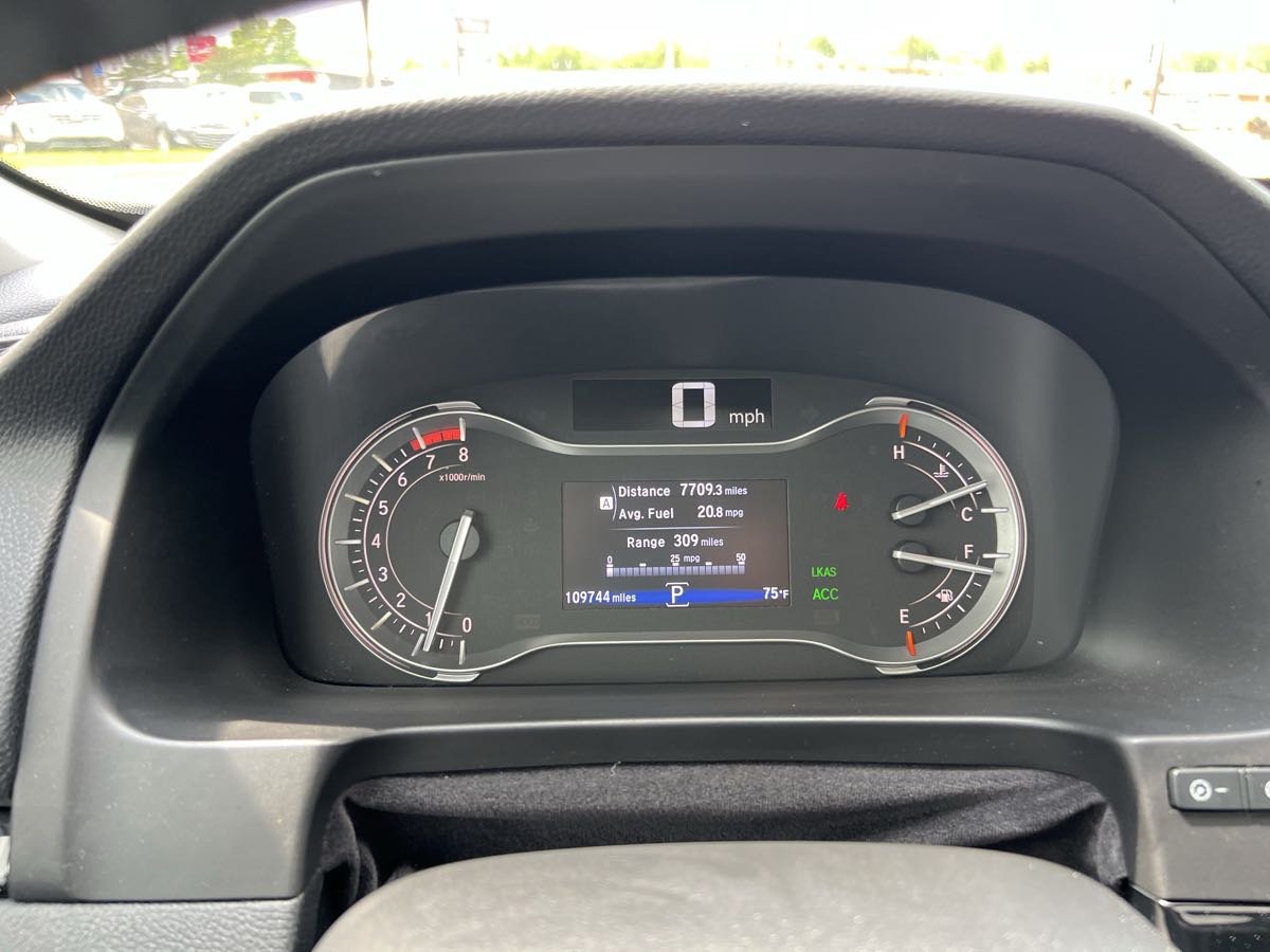 Vehicle image 28 of 30