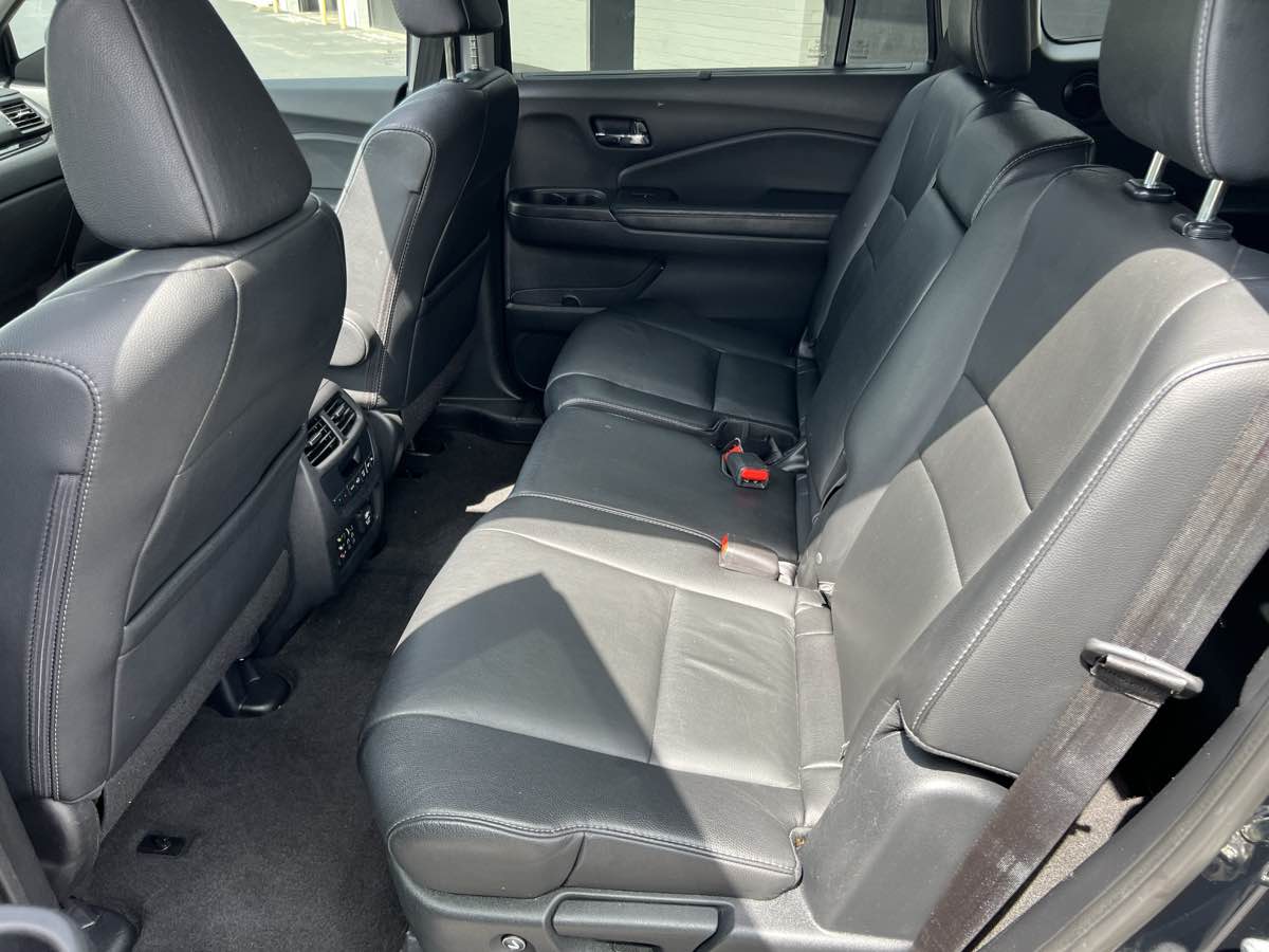 Vehicle image 14 of 30