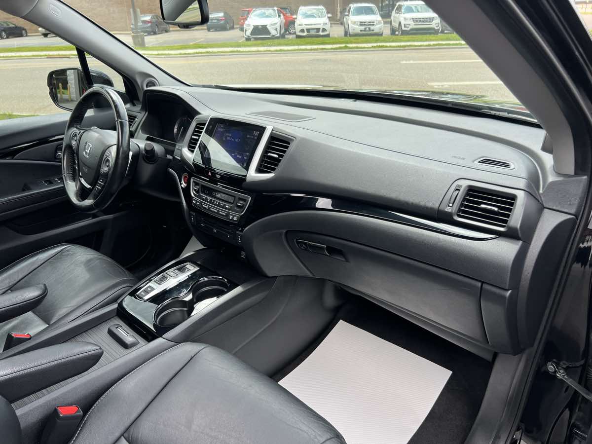 Vehicle image 22 of 30