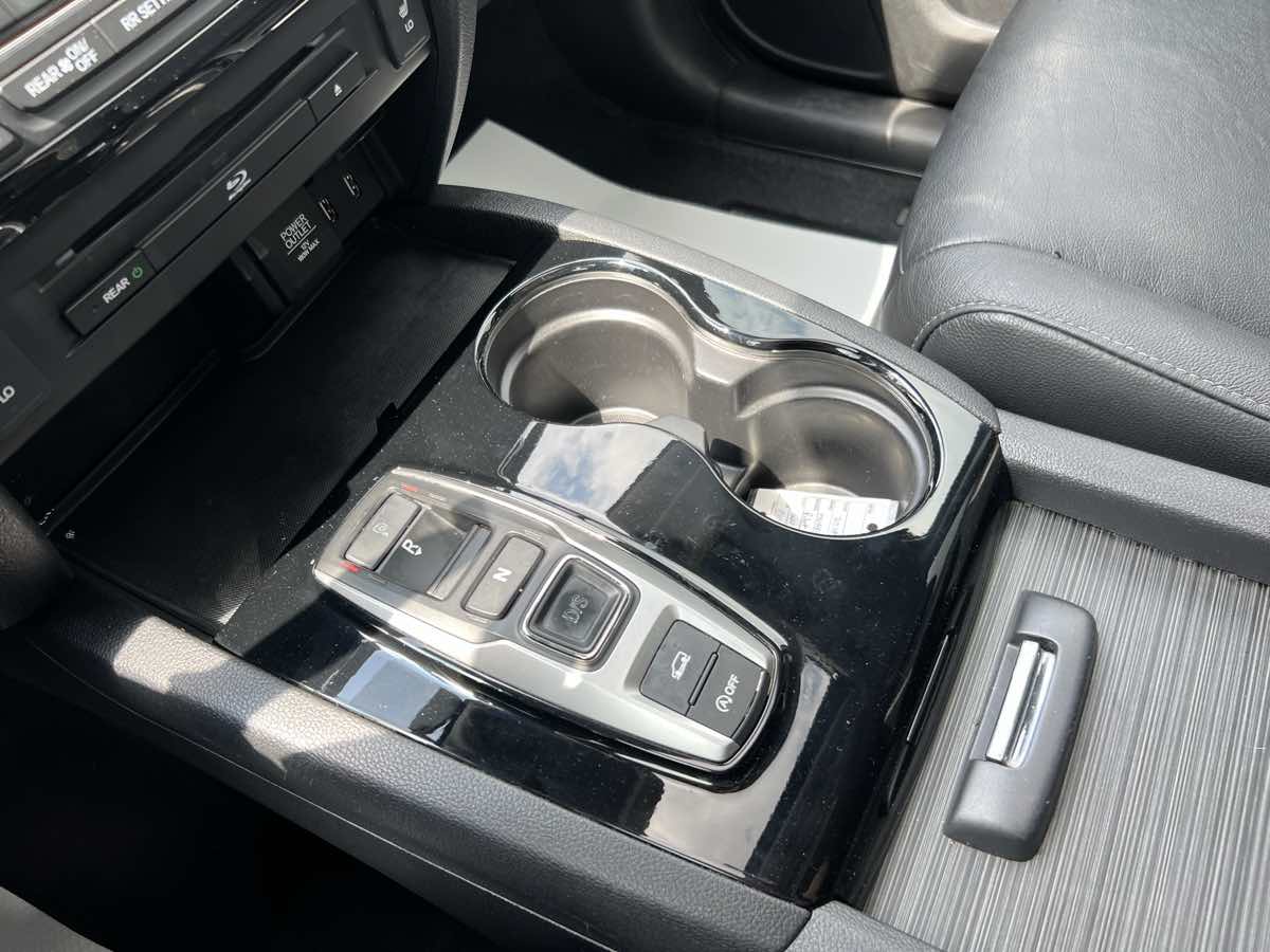 Vehicle image 27 of 30