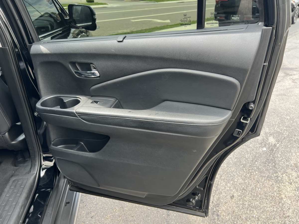 Vehicle image 20 of 30