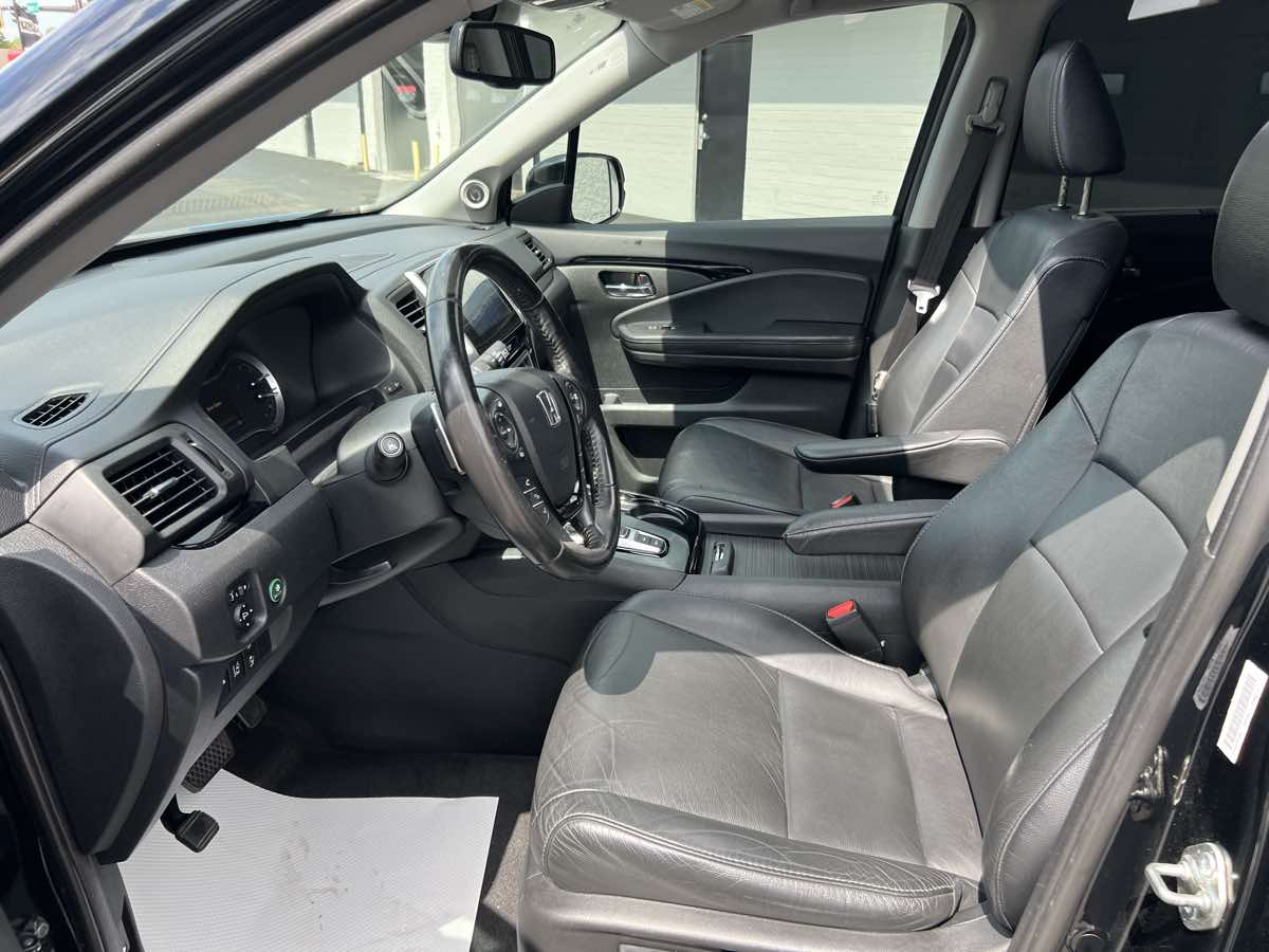 Vehicle image 10 of 30