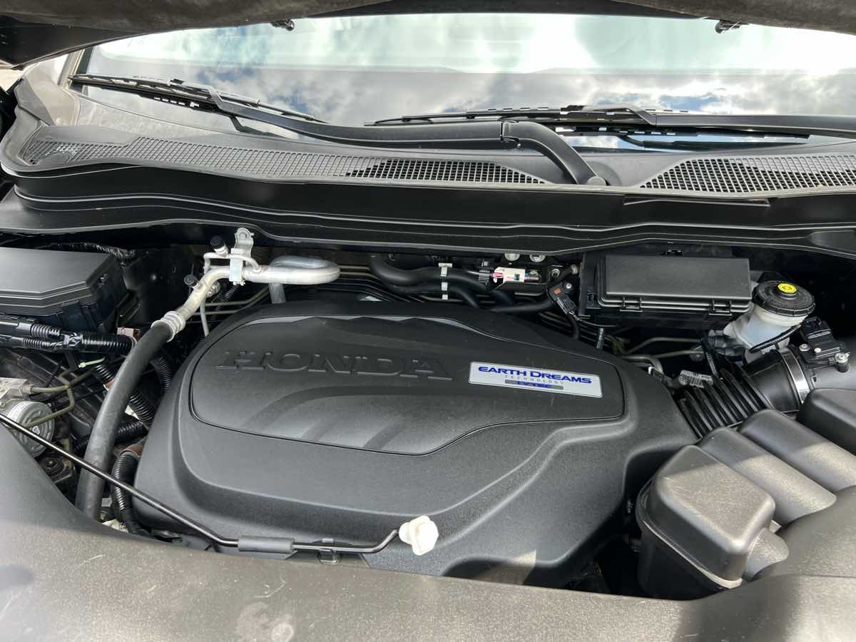 Vehicle image 25 of 30