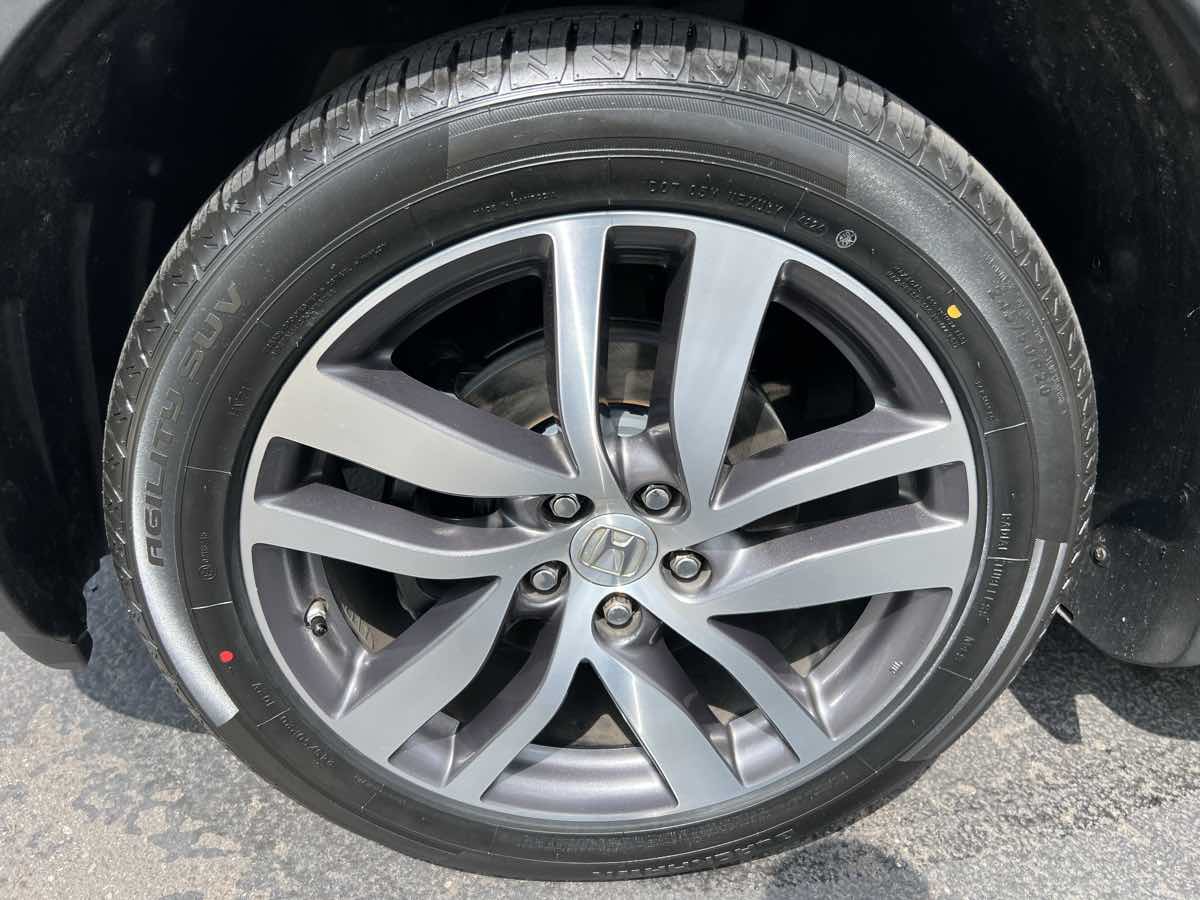 Vehicle image 8 of 30