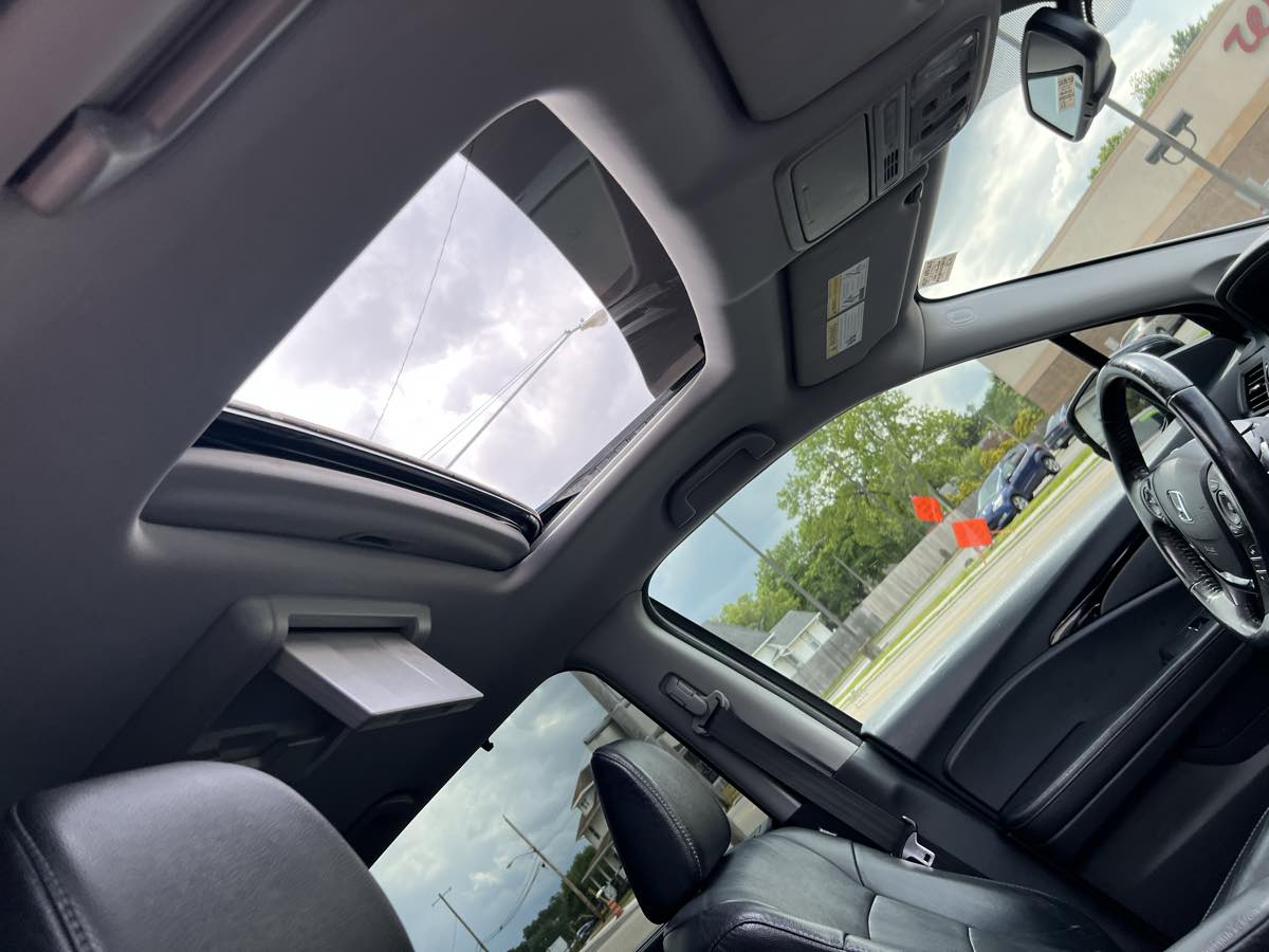 Vehicle image 24 of 30