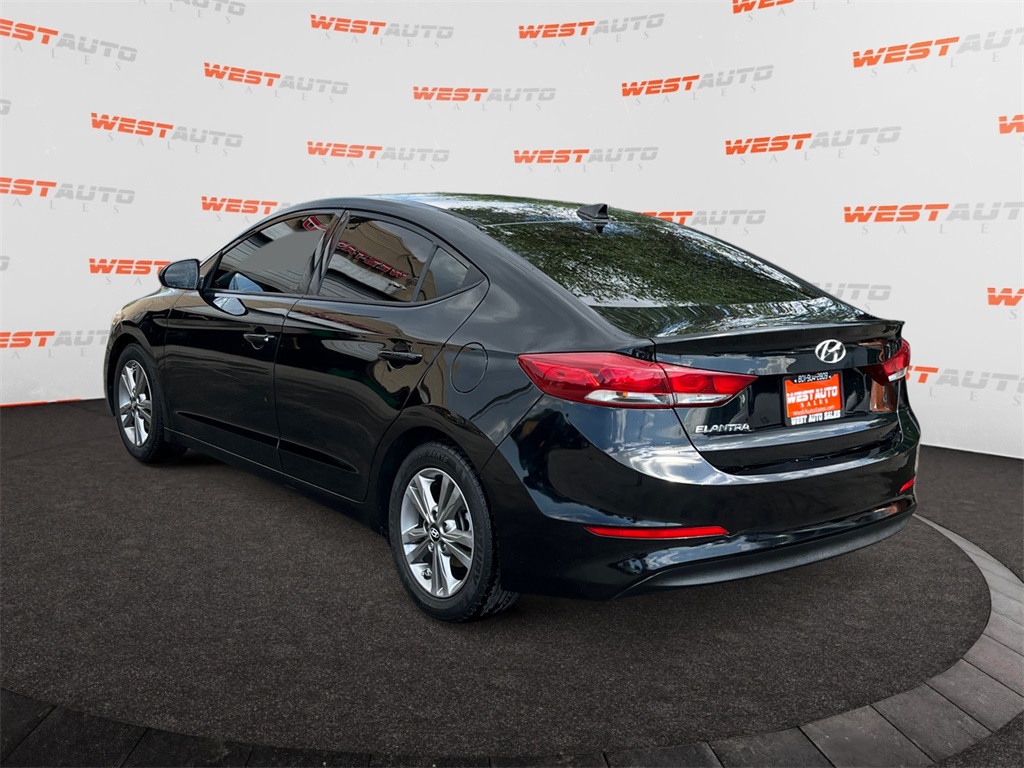 Vehicle image 7 of 34